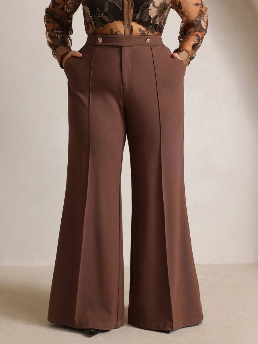 PANTALÓN ACAMPANADO CON BOTONES Pantalón Plus Size 02 CELINAH MOTF 